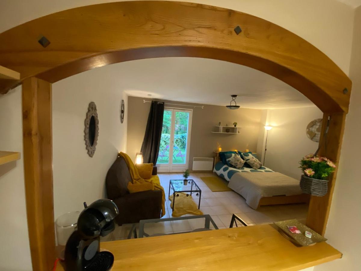 Appartement Cosy Avec Jardin Privatif Et Garage Fontainebleau Esterno foto